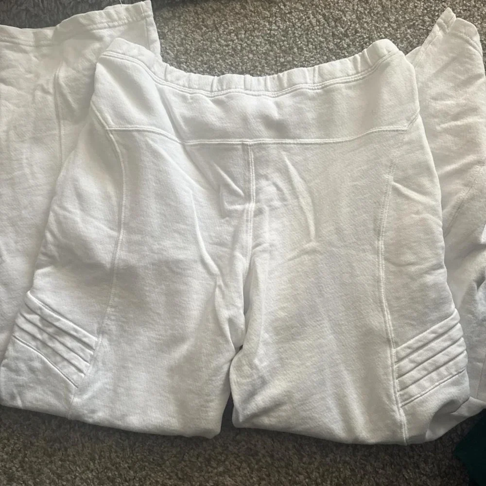 White joggers with pockets #joggers #freepeople #beachvibes - Picture 4 of 4